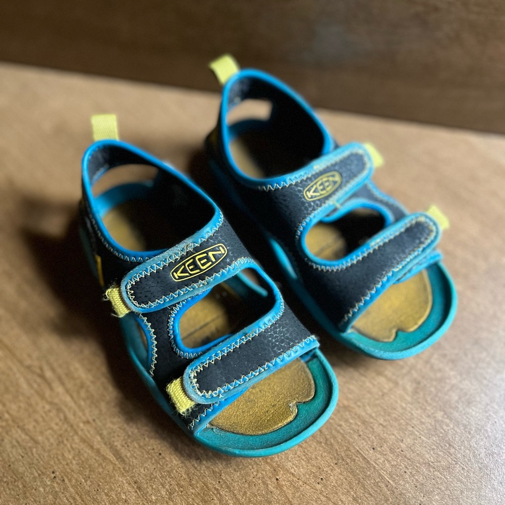 Keen sandals size 10